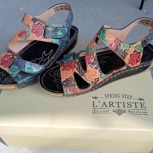 L'Artiste genuine leather sandals